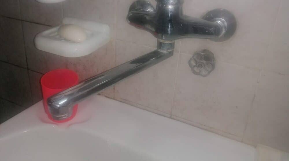 Užice: Deo centra bez vode zbog pucanja cevi 1