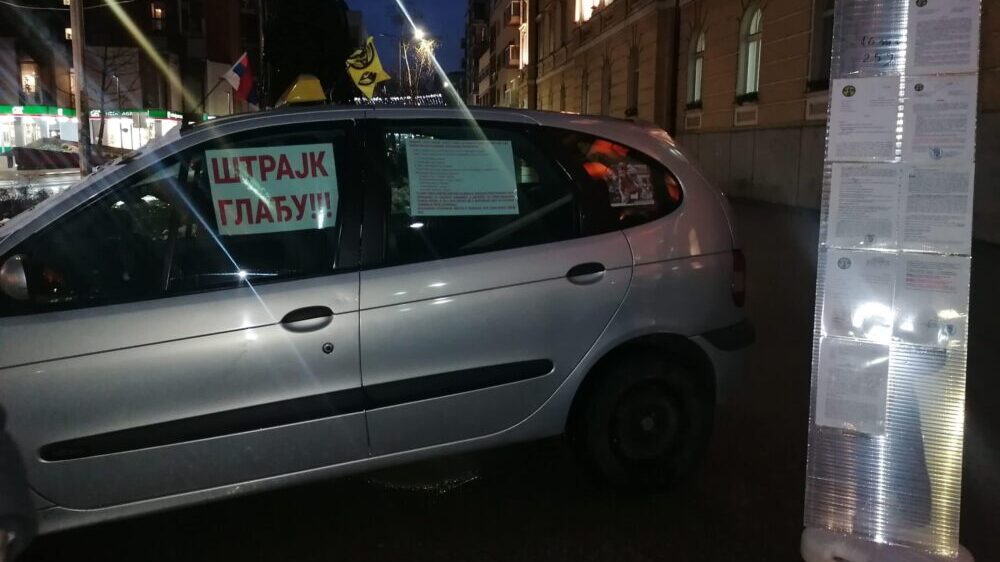 Užice: Taksista počeo štrajk glađu ispred Gradske kuće 5 Užice: Taksista počeo štrajk glađu ispred Gradske kuće 5