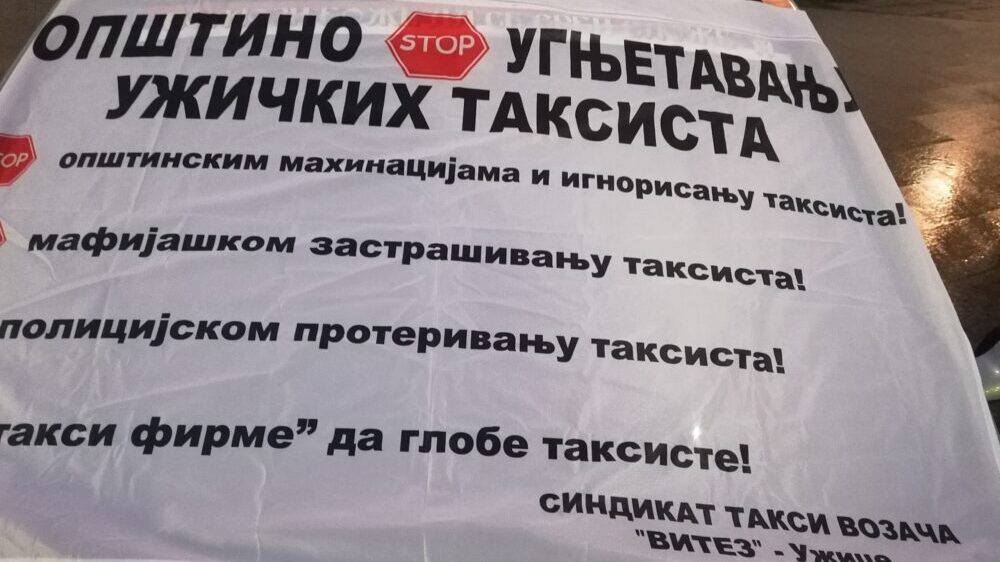 Užice: Taksista počeo štrajk glađu ispred Gradske kuće 2 Užice: Taksista počeo štrajk glađu ispred Gradske kuće 2