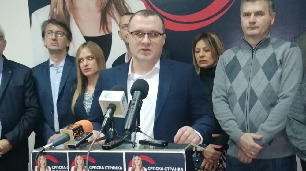 Užički Zavetnici tvrde da je vlast u tom gradu nesposobna da na vreme završi projekte 1