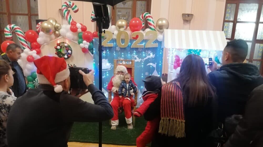 Besplatne fotografije sa Deda Mrazom u Užicu (FOTO) 1