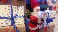 IMG_20211229_181138 Besplatne fotografije sa Deda Mrazom u Užicu (FOTO) 5