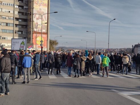 Blokade puteva širom Srbije, zabeleženo više incidenata (FOTO/VIDEO) 45