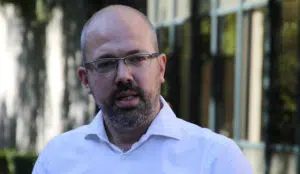 Francuski socijalisti Srbiju vide kao deo Evrope i smatraju da ona zaslužuje demokratsku vlast bez korupcije i veza sa kriminalom, izjavio je internacionalni sekretar Stranke slobode i pravde (SSP) Konstantin Samofalov, koji je kao gost prisustvovao kongresu francuskih socijalista.