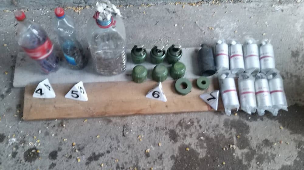 Policija u Rači osumnjičenom tražila drogu a pronašla bombe 1