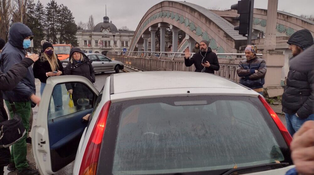 Kragujevac: Ne može revolucija mobilnim telefonom 1