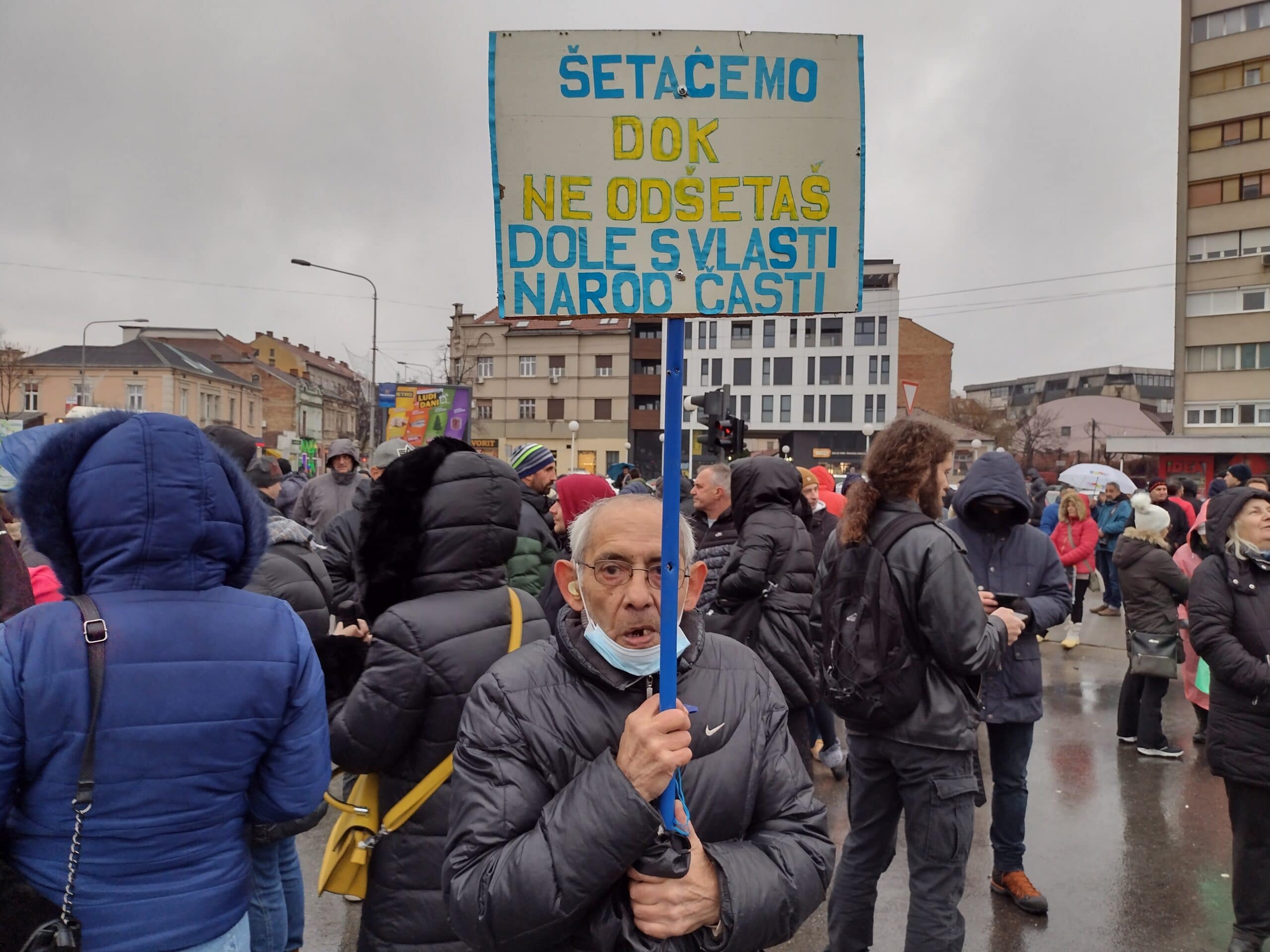 Kragujevac: Ne može revolucija mobilnim telefonom 3