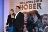 Miroslav Mogorović i Tijana Višnjić Na premijeri ovacije za Kovačevićev film "Nije loše biti čovek" (FOTO) 4
