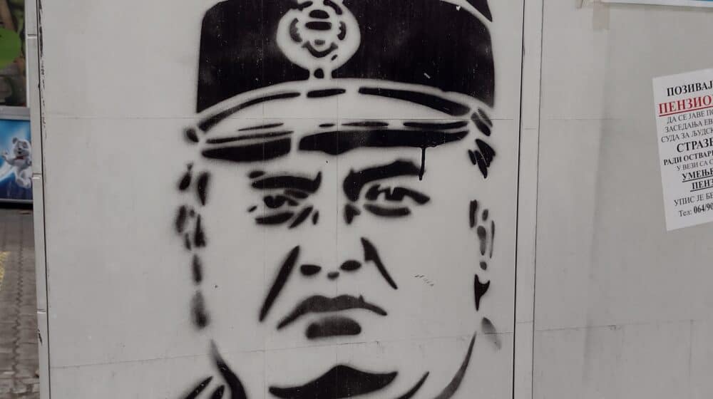 Kragujevac: Osvanuo Mladićev lik na strujnom sandučetu 1