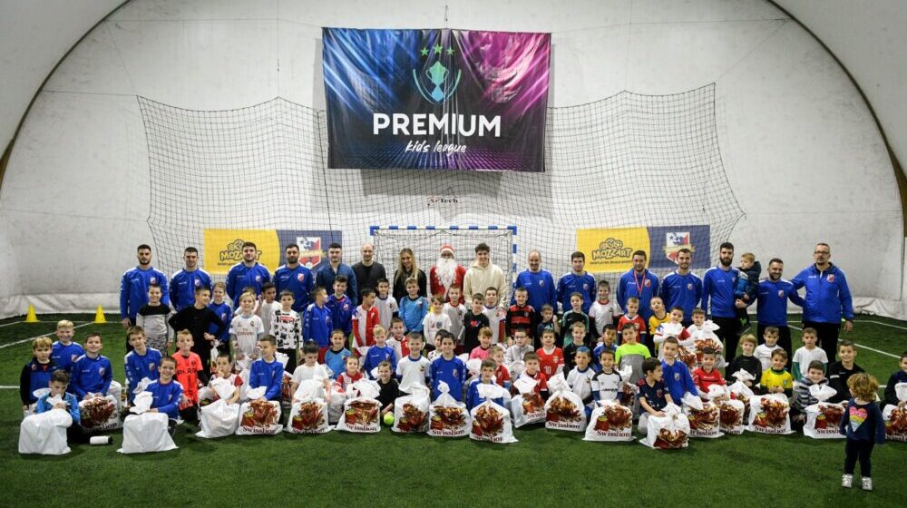 Radost dece nema cenu - stigli paketići u besplatne škole sporta! 1