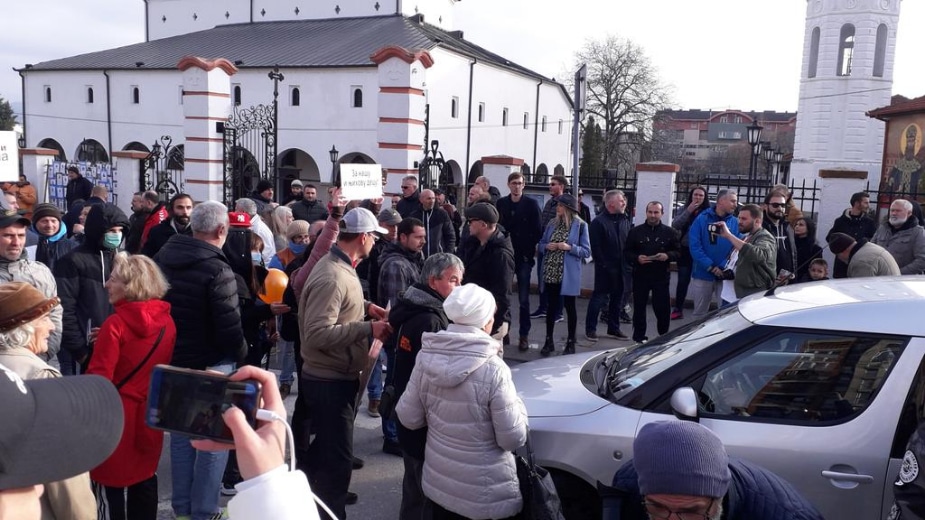 Ko su "junaci" koji su pretili i vređali građane okupljene u centru Vranja (FOTO) 2