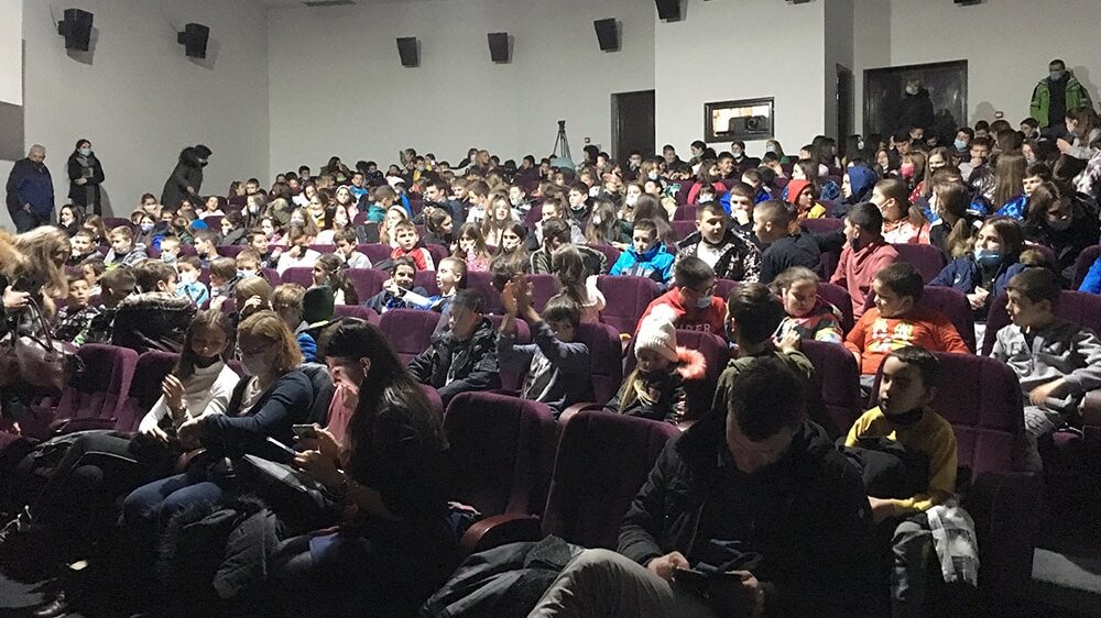 Dečja predstava „Strahinja“ gostovala na Zlatiboru 2 Dečja predstava „Strahinja“ gostovala na Zlatiboru 2