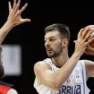 Košarkaši Srbije i Grčke na teren izašli u majicama sa likom preminulog reprezentativca Stevana Jelovca 17