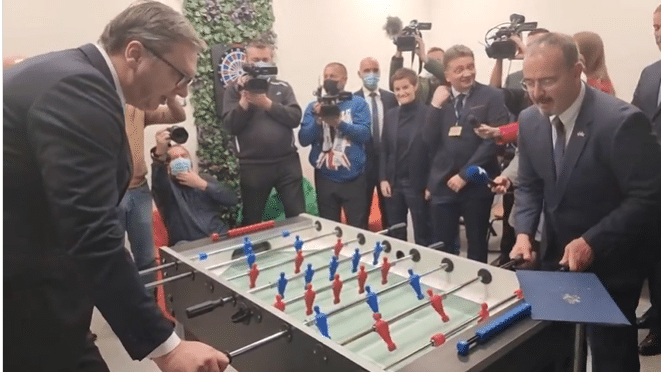 Ko su plavi i crveni u Vučićevoj poruci Godfriju? 1