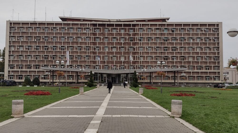 Kragujevac: Prekid sednice Skupštine grada, odbornik neće da napusti govornicu (VIDEO) 1