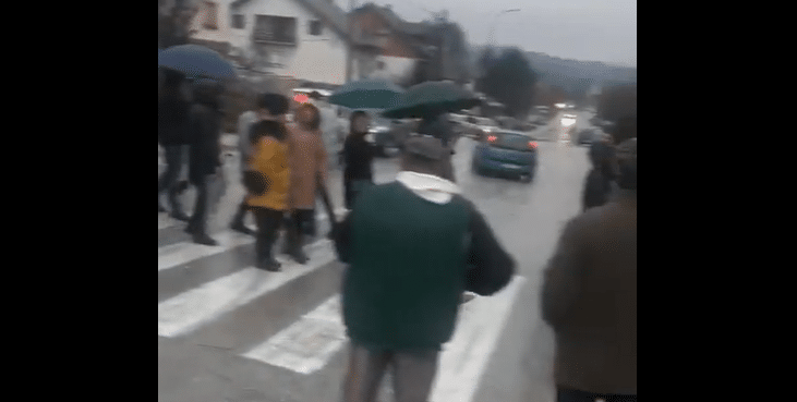 Građani na poziv Ekološkog ustanka blokirali i raskrsnicu u Gornjem Milanovcu (VIDEO) 1
