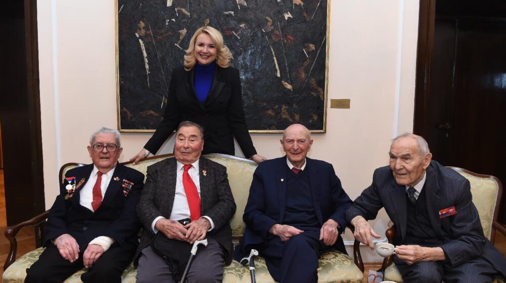 Ministri beže od novinara, Vulin ignorisao pitanje ko su batinaši iz Šapca 1