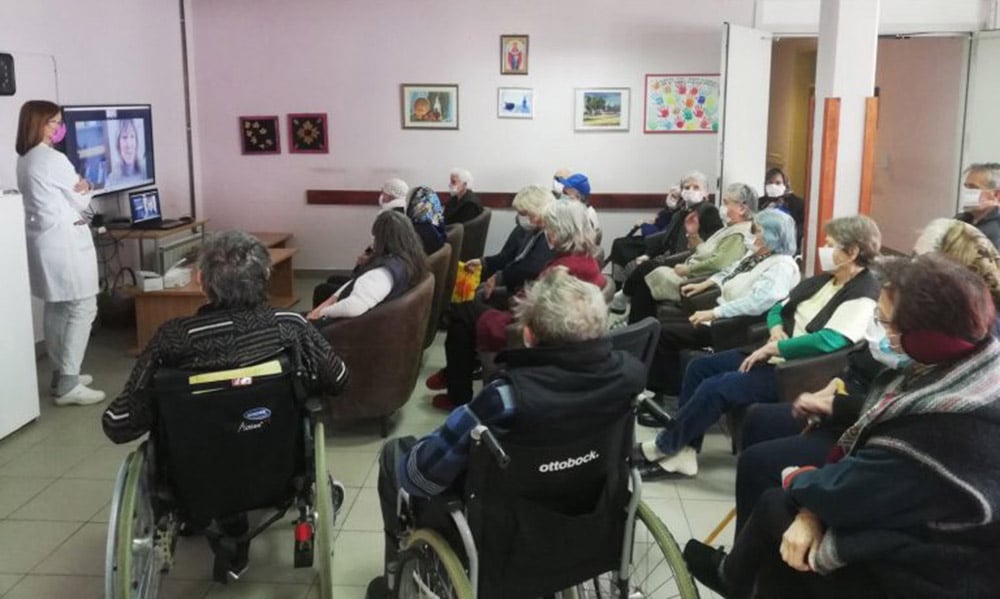 Užice: Danas je počela „Biblioterapija“ u Domu za starija lica (FOTO) 3