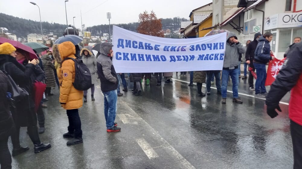 Užice: Počeo protest građana na Ložioničkom mostu 1