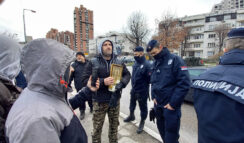 Užice: Policija u Užicu zaustavila i legitimisala demonstrante i novinare, uz objašnjenje da "samo radi svoj posao" (FOTO/VIDEO) 4