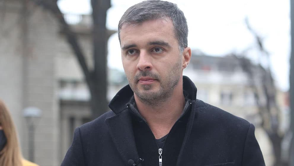 Manojlović: Podneli smo novu narodnu inicijativu, danas smo ispred Palate Srbija 1