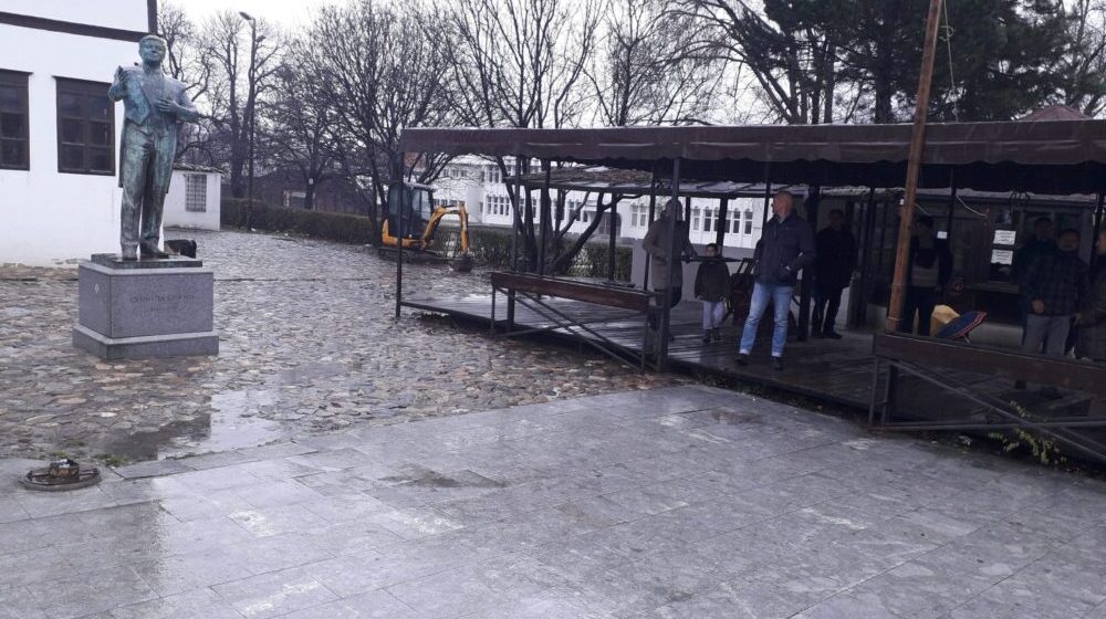 Vranje: Pedesetak građana na protestu na Trgu "Staniše Stošića" 1
