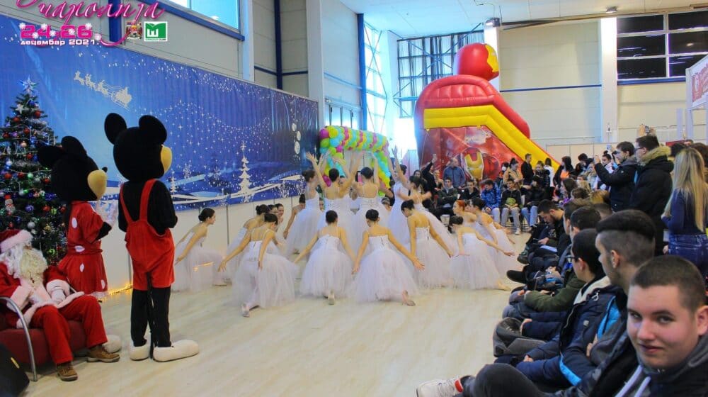 Novogodišnji bazar „Zimska čarolija” na Šumadija sajmu u Kragujevcu 1