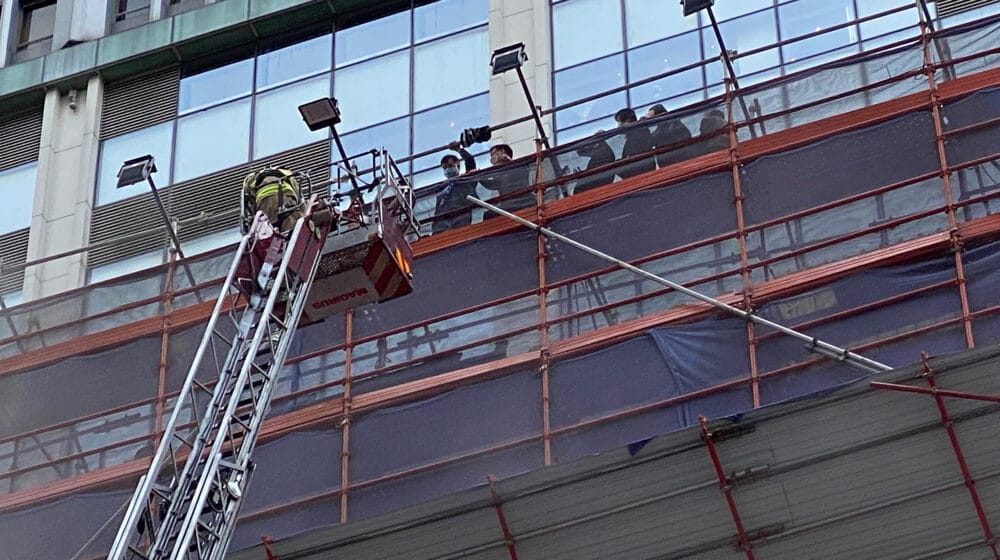 Vatrogasci u Hongkongu spasili stotine iz kule u požaru 1