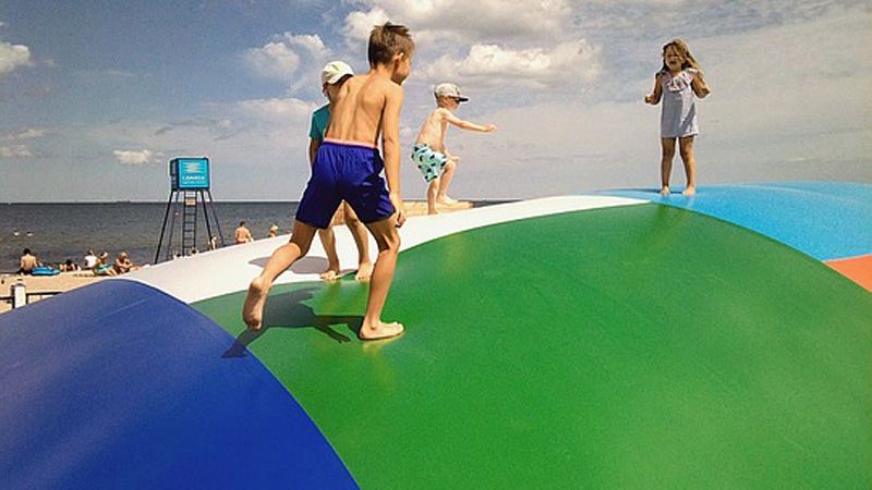 U Australiji umrlo šesto dete od povreda zadobijenih padom sa gumenog dvorca 1