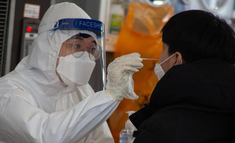 Omikron soj se 70 puta brže širi u bronhijama od delte, deset puta sporije u plućima 1