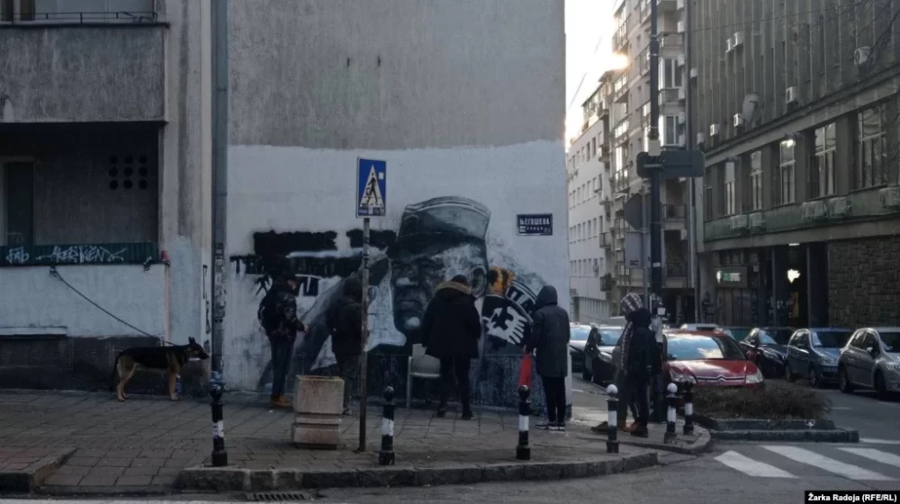 Ponovo očišćeni murali Ratku Mladiću i Dragoljubu Mihailoviću u Njegoševoj (VIDEO) 1