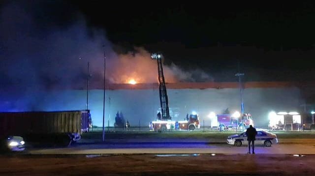 Bukti požar u Novom Sadu, gori Tempo centar, nema povređenih (VIDEO) 1
