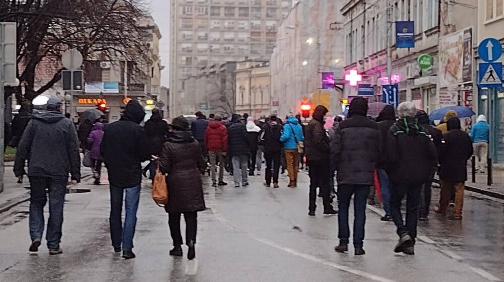 Kragujevac: Kolona građana u protestnoj šetnji 1
