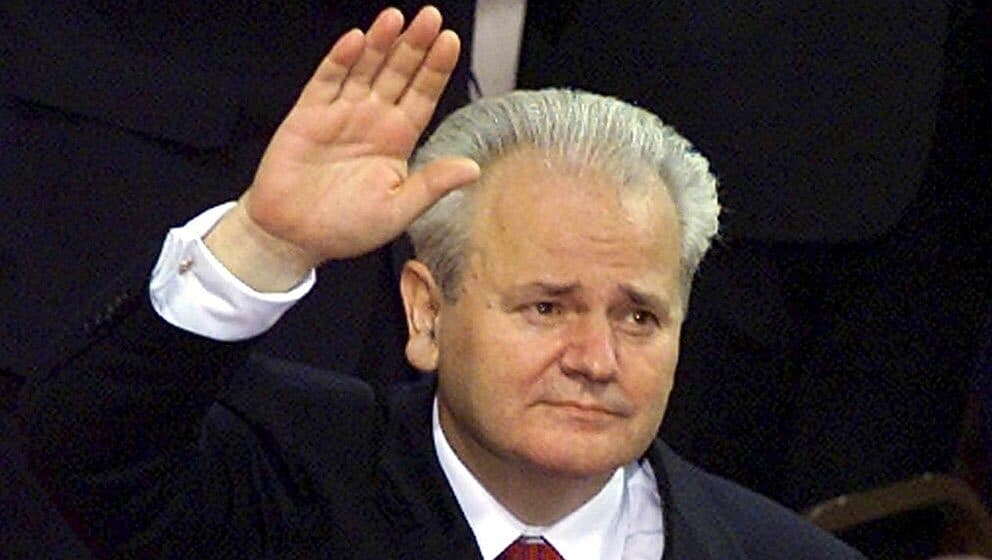 Putinovi "Noćni vukovi" u centru Moskve dižu kip Slobodana Miloševića? 1