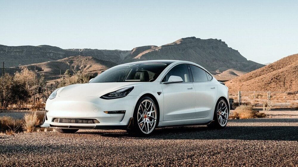 Tesla povlači više od 800.000 vozila u SAD 1