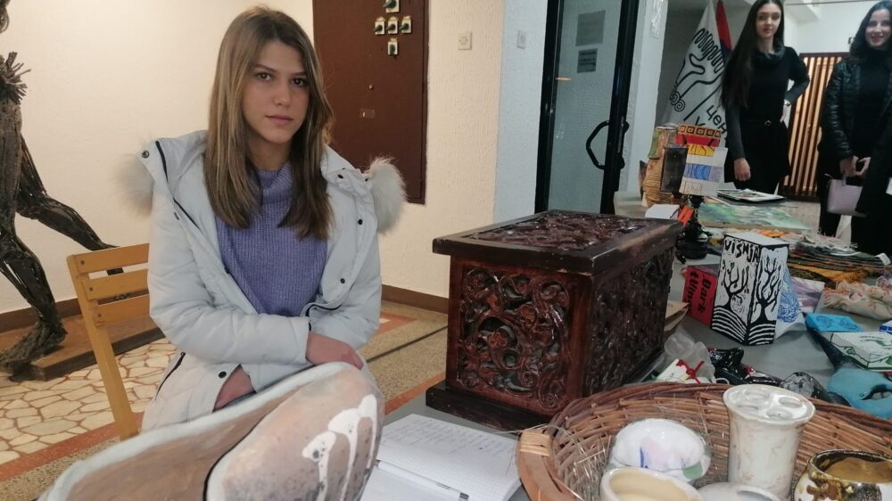 Umetnička škola prikupila preko 30.000 dinara za decu u užičkoj bolnici (FOTO) 2 Umetnička škola prikupila preko 30.000 dinara za decu u užičkoj bolnici (FOTO) 8