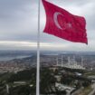 Turski guverner smenjen zbog biciklističkog šortsa, hiljade ga brane 10