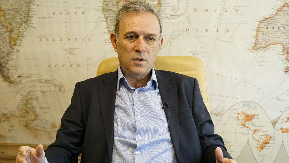 Kako Zdravko Ponoš odoleva „šešeljevskoj“ rafalnoj paljbi 1