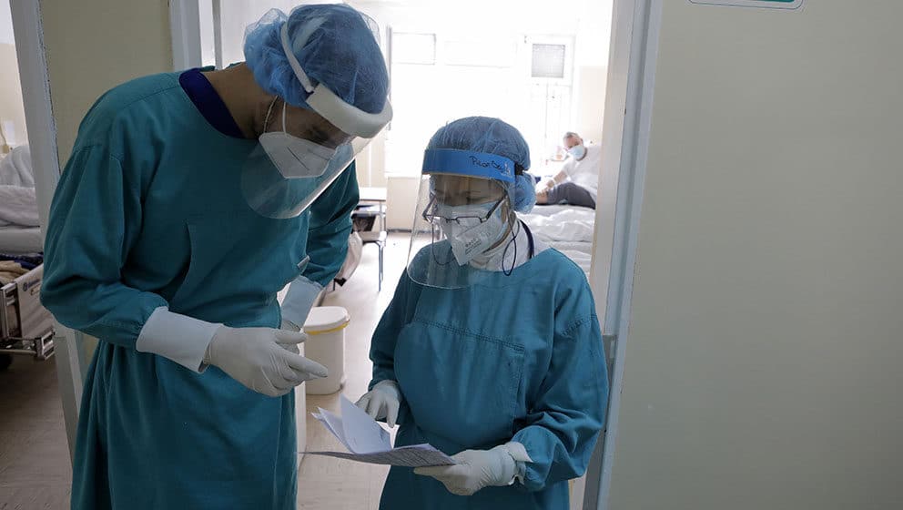 Ko je uplatio državnu pomoć zaposlenima u UKC Kragujevac sa porukom "Jednokratna pomoć Vučića" 1