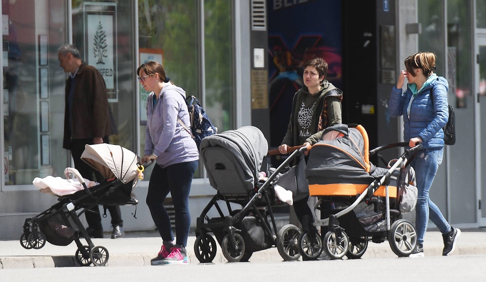 Ranka Savić: Hitno reagujemo na kršenje prava zaposlenih roditelja obolele dece 2 bebe kolica