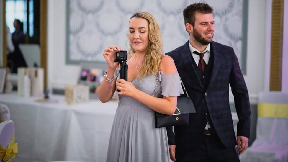 Zdravlje, tehnologija i vežbanje: Mogu li fitnes aplikacije da budu jednako efikasne kao lični trener 5 Tom Bourlet and his partner at the wedding that they lost weight for