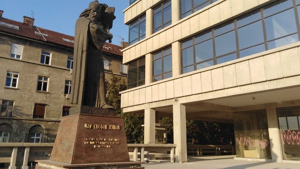 Srbija i istorija: Psihobiografija cara Dušana - kakav je čovek bio vladar koga znamo kao silnog 1 Palata pravde u Beogradu