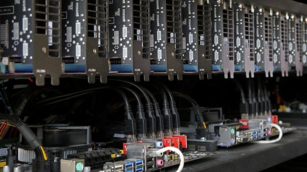 Kosovo i restrikcije struje: Zabranjeno rudarenje kriptovaluta zbog energetske krize, zaplenjeno 67 mašina u Kosovskoj Mitrovici 2 Cryptocurrency mining facilities are seen in Pristina, Kosovo