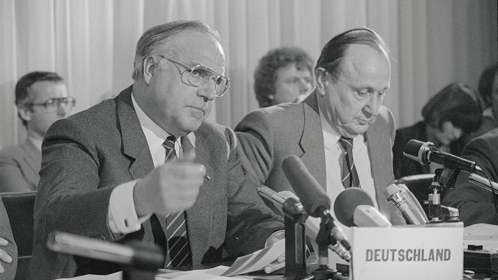Nemački kancelar Helmut kol (levo) i ministar Has Ditrih Genšer (desno)