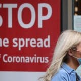 Korona virus: U Srbiji lekari strahuju zbog povratka đaka u klupe, više od 50.000 ljudi na protestima u Briselu 16