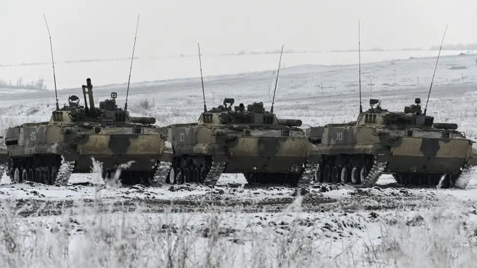 Ukrajina, Rusija i NATO: Zelenski kritikuje Zapad , Putin kaže da Amerika ignoriše ključne ruske zabrinutosti 2 Russian tanks near the border with Ukraine
