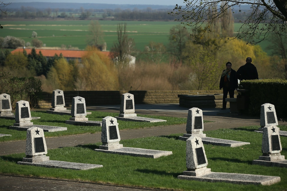 Ukrajinska kriza: Zašto Nemačka ne šalje oružje Ukrajini 2 Cemetery at Seelow Heights