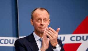 Kancelar Fridrih Merc sastao se sa šefovima nemačkih i američkih giganata koji posluju u Nemačkoj. Zajednički im je cilj: izvući Nemačku iz recesije. Atmosfera je bila odlična – uprkos napetoj privrednoj situaciji.