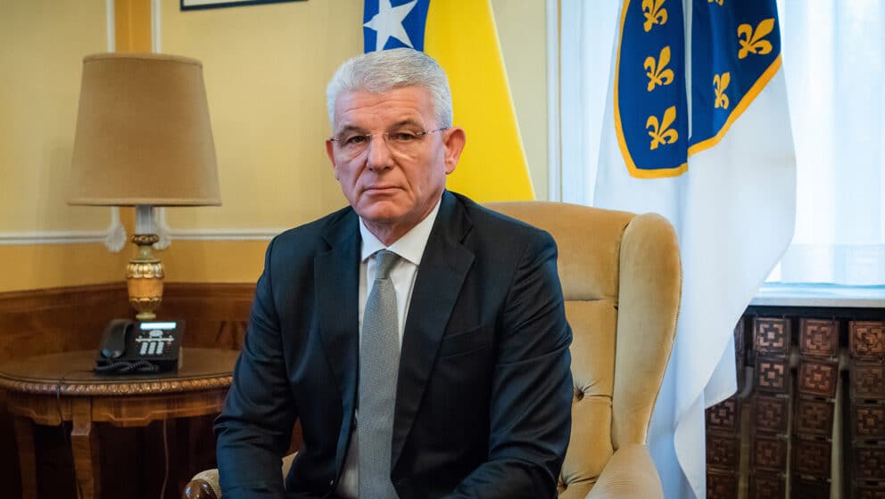 Džaferović osudio pretnje smrću Kristijanu Šmitu izrečene na skupu u Banjaluci 1