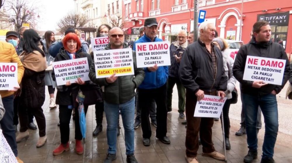 Protest meštana u Pakovraću zbog oduzete zemlje za auto-put koja nije plaćena 1